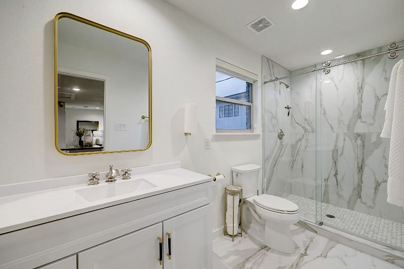 Very clean: Water softening system throughout entire home prevents grime build-up.