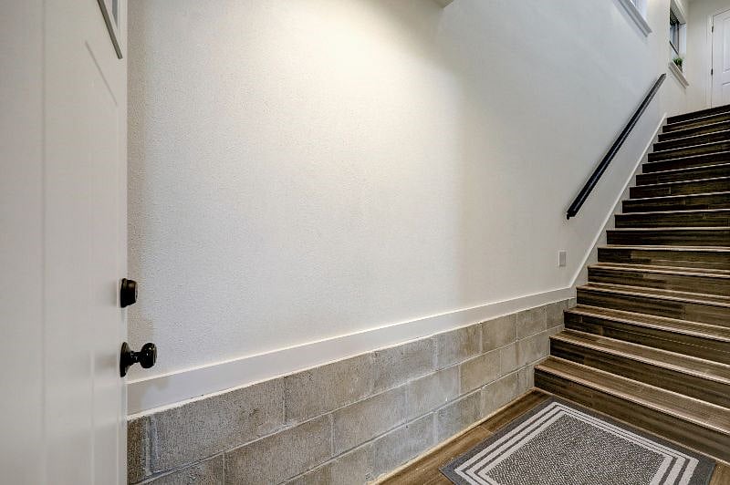 Separate private entrance to the apartment.