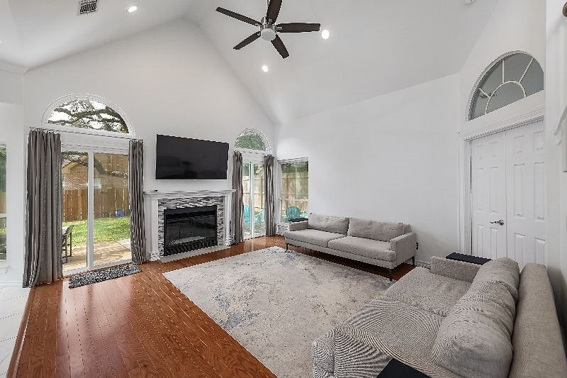 Furnished Finder property 482710_1 photo 1