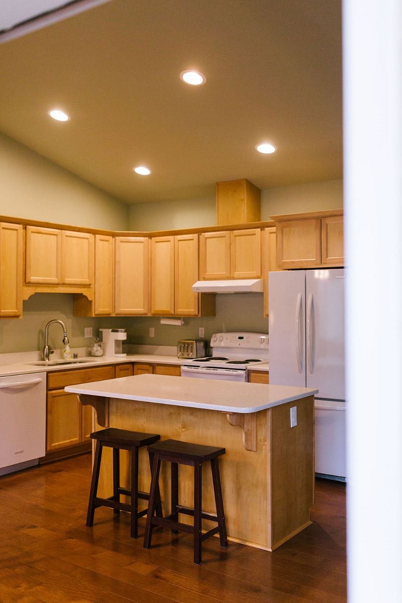 Full size kitchen - large appliances (and microwave) included