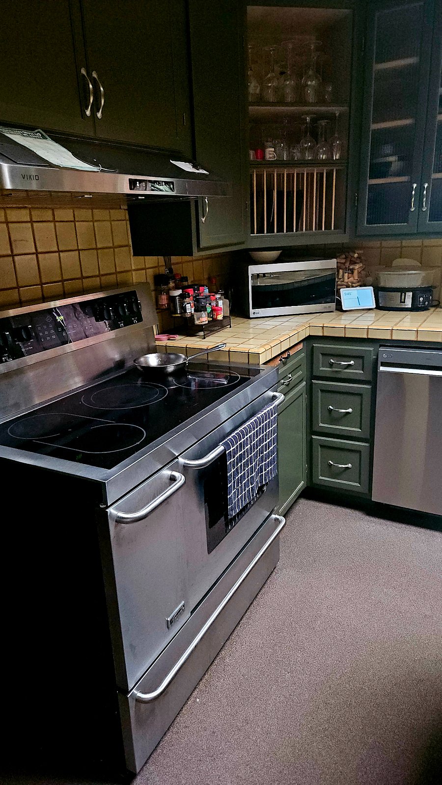 Five burners, two ovens, electric stove