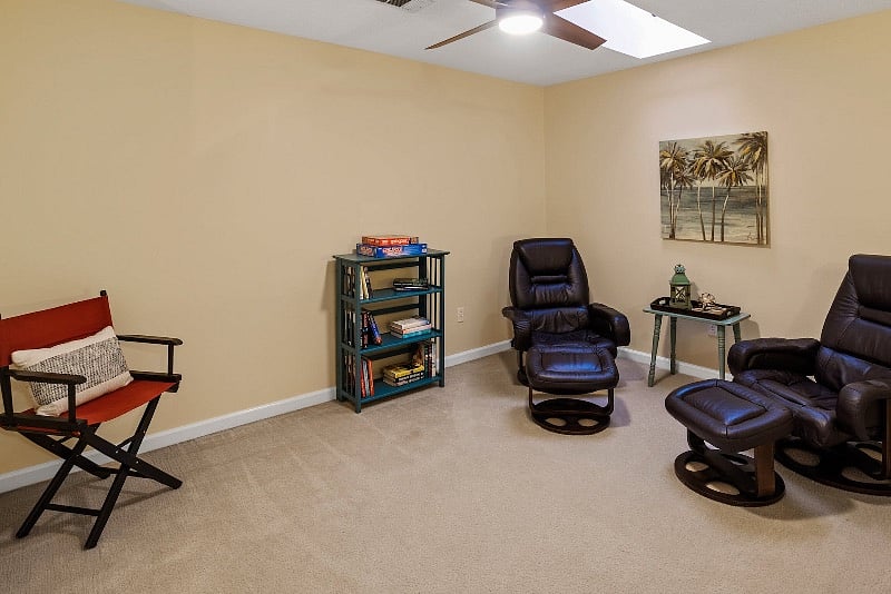 Upstairs loft - Den