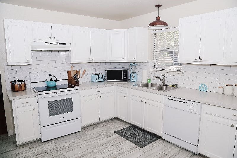 Kitchen with updated appliances and ready for your cooking needs!