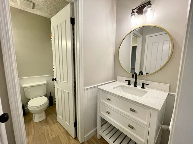 Primary vanity leading to the shared bathroom