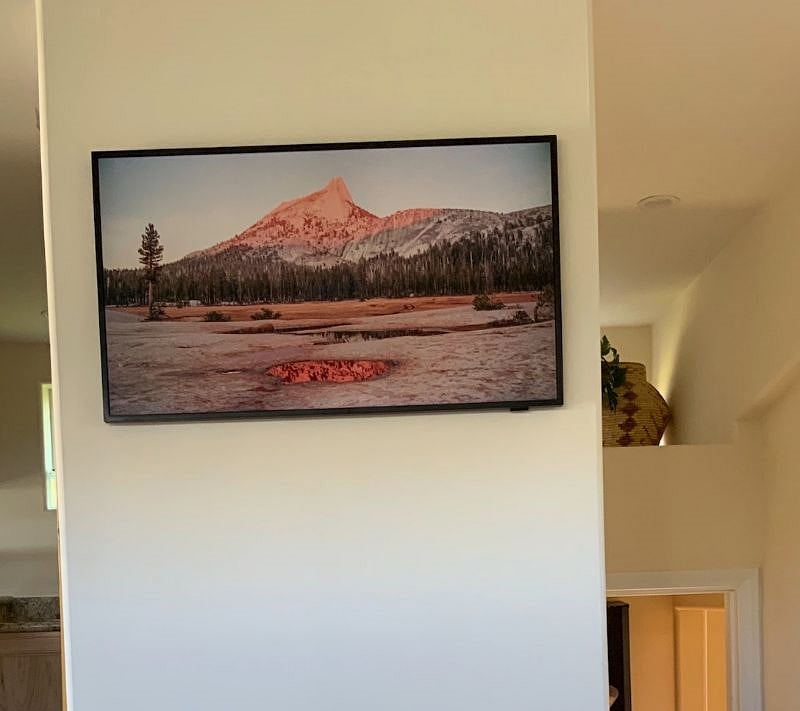 wall mounted Smart TV