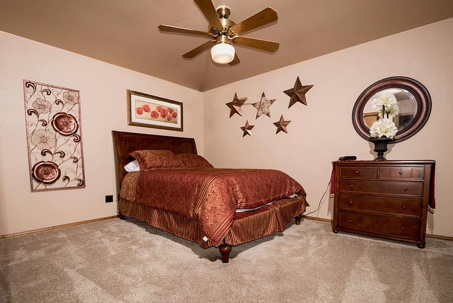 Guest bedroom