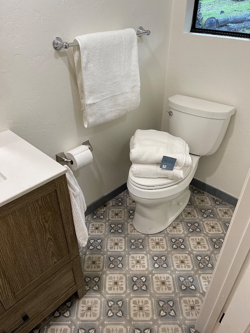 New toilet, lots of new towels 