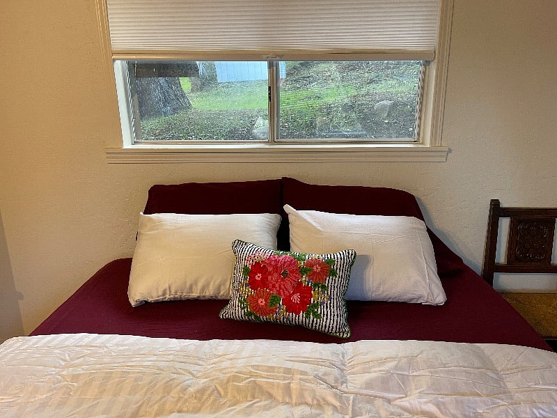 The bedroom has 2 windows with lovely views of the redwoods and oaks.  Privacy to the max. There are vine and white colored sheets to choose from.