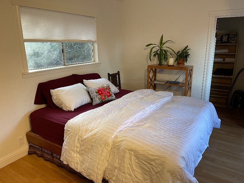 King size bed with very nice comfy mattress.  There are extra antique chairs around if you need to use them in the living room.  