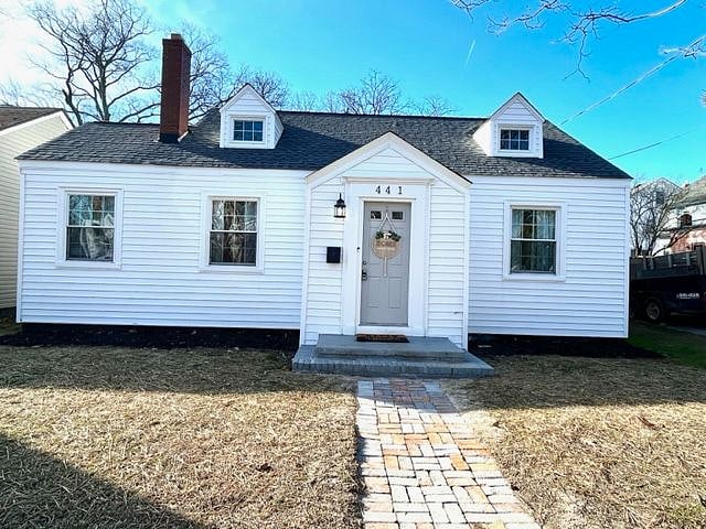 Cozy fully renovated Coastal Cottage in a quiet neighborhood just minutes from all major hospitals, restaurants, nightlife, and breweries!