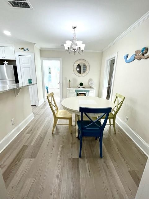 Quaint dinette to enjoy your favorite meals!