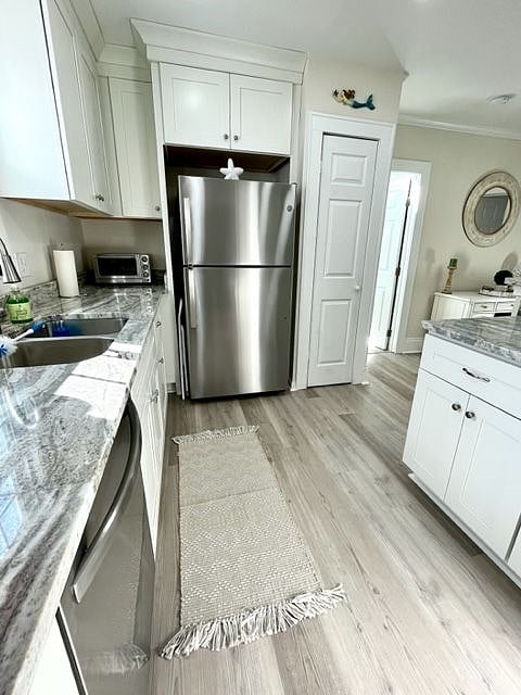 Refrigerator and pantry equipped with starter condiments and kitchen staples.