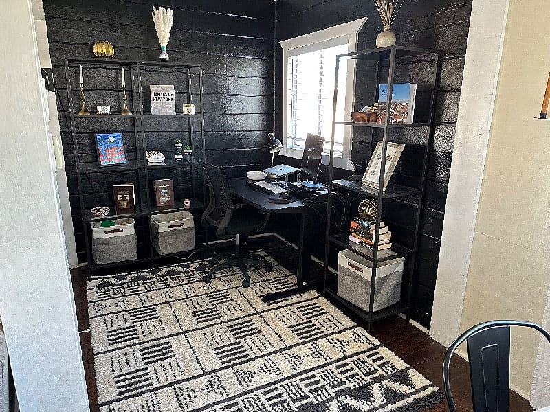 Office nook (desk height is adjustable)