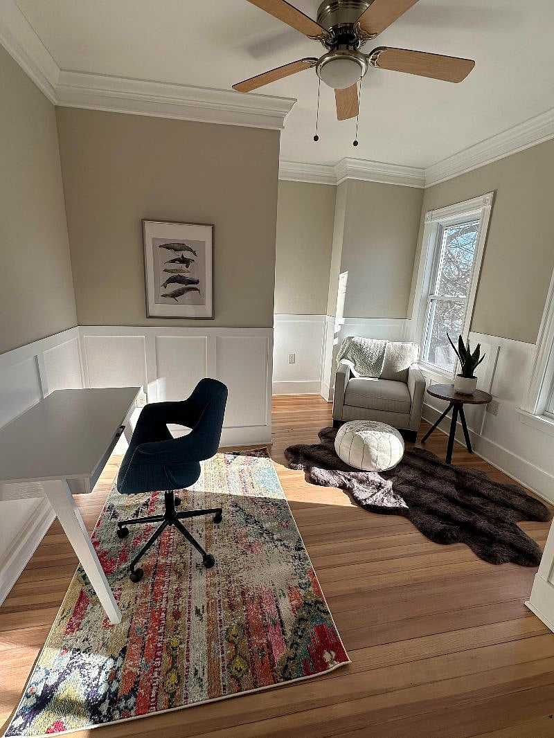 Office/reading nook room with porch access