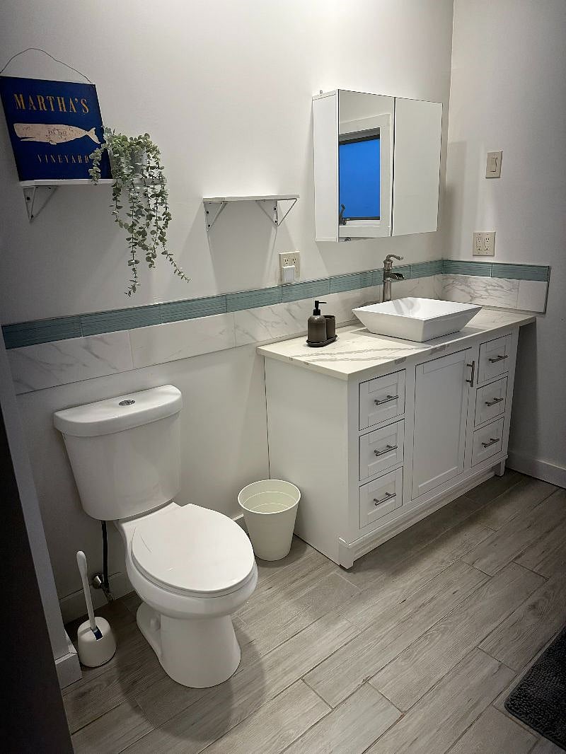 Bedroom #1 private bathroom with tub/shower