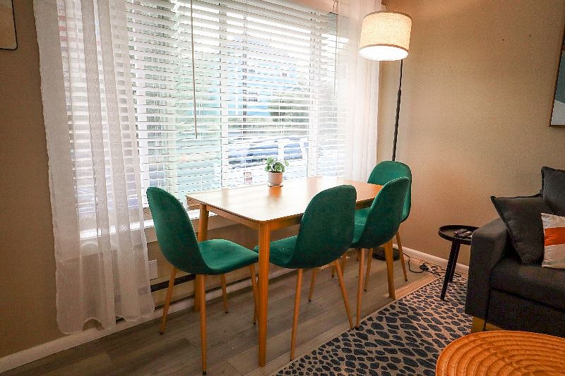 4 person dining table.