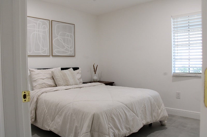 second guest bedroom; queen bed, closet