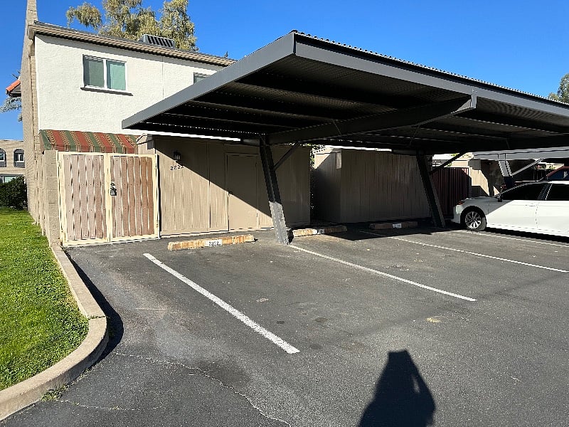 Convenient parking with 2 designated parking spots right outside the back yard.  Very close to the kitchen for unloading groceries!