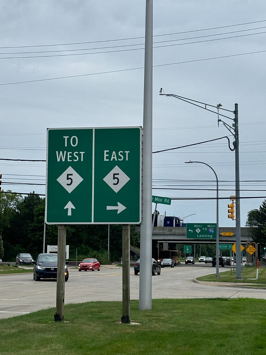 Location is within a mile of this fwy entrance