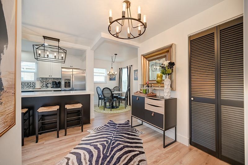 Dining/kitchen area