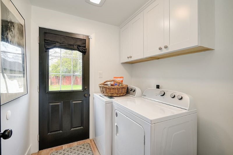Indoor laundry with washer/dryer