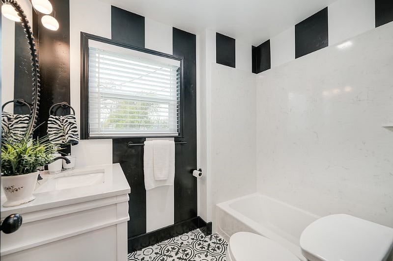 Downstairs full bath with tub/shower combo