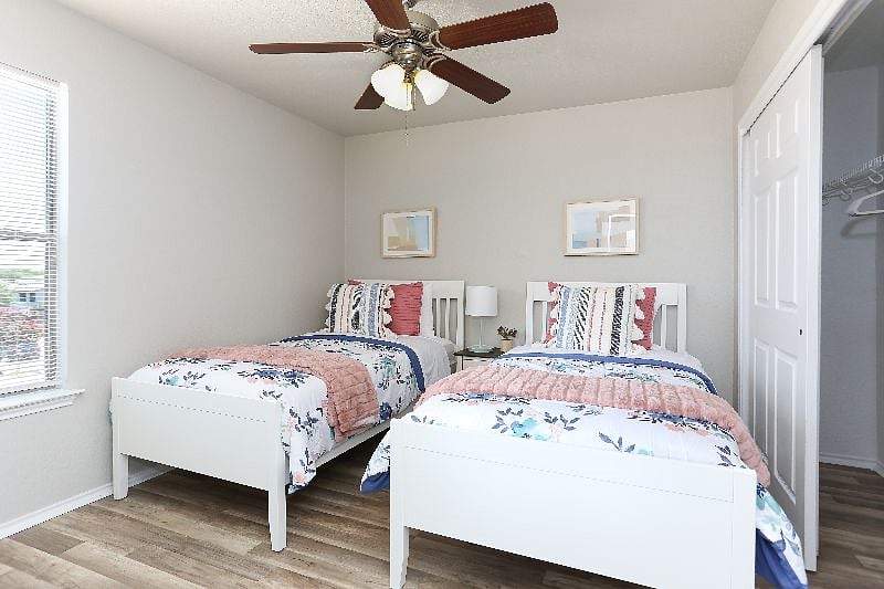 2 Twin Beds