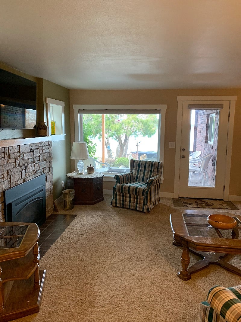 Living room with gas fireplace for cozy winters.