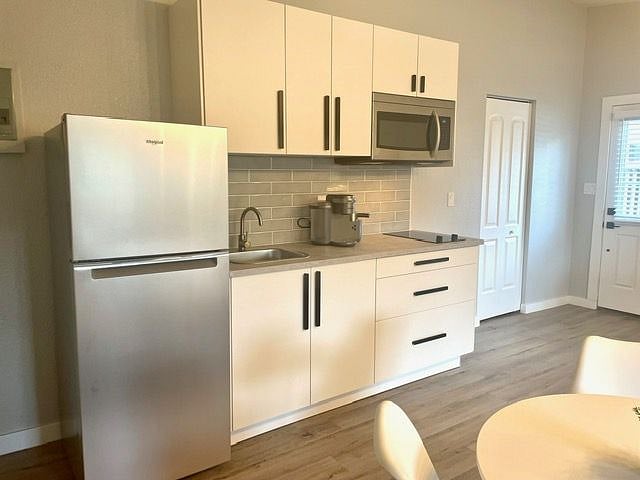 Furnished Finder property 484021_1 photo 14