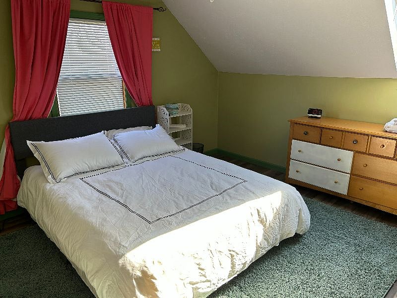 2nd floor bedroom