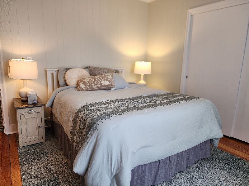Front Room Queen Bed with Side Tables and Lamps