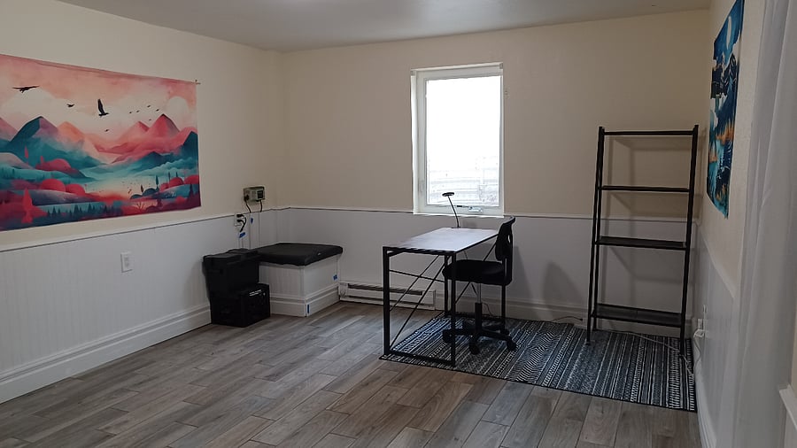Large office space or 3rd bedroom