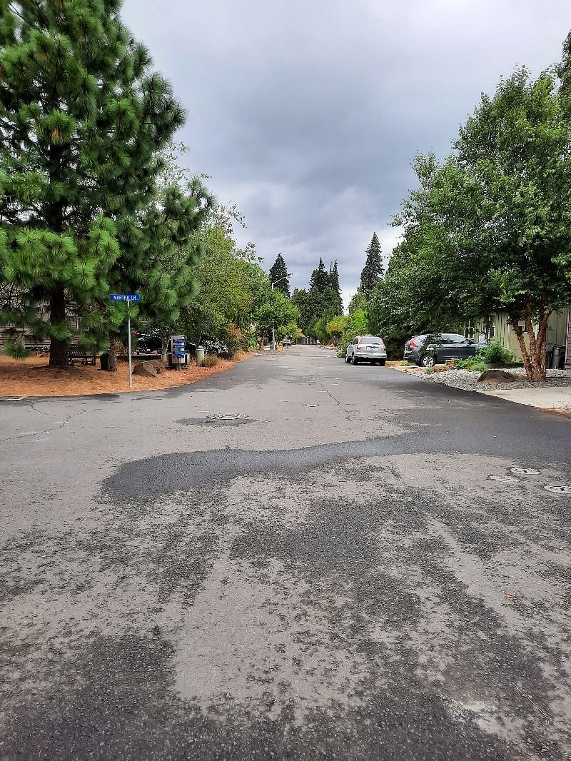 Peaceful neighborhood, house is located near the end of dead end street