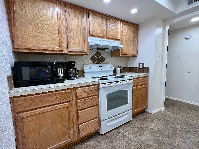 Furnished Finder property 484201_1 photo 7