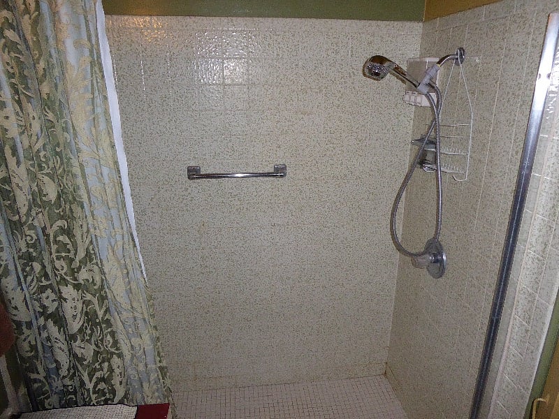 North unit, bathroom
