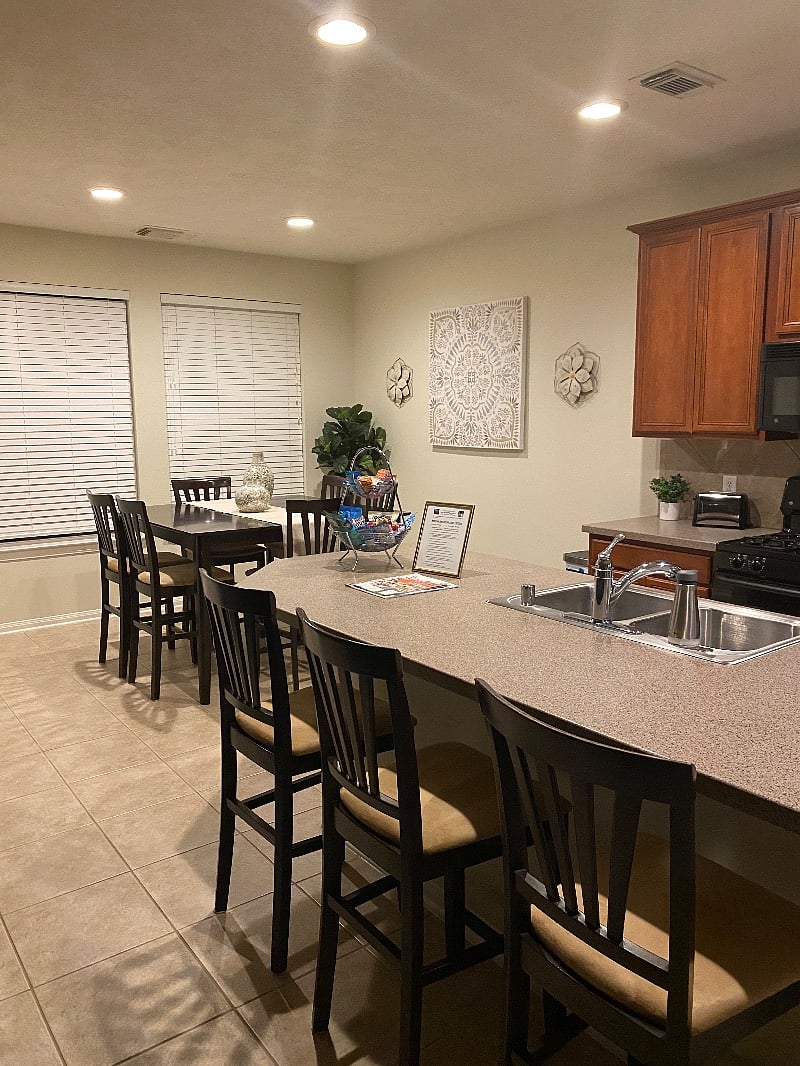 Furnished Finder property 484242_1 photo 2
