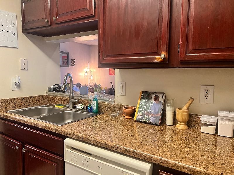 Furnished Finder property 484246_1 photo 3