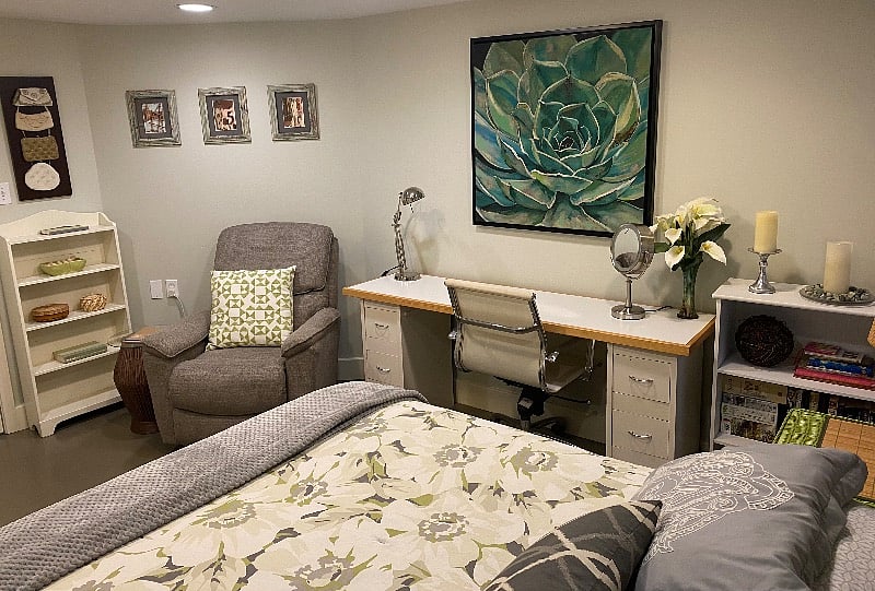 Bedroom 2: Workstation and super comfy recliner.