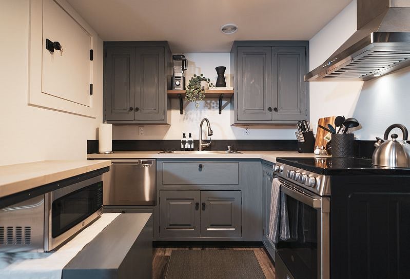 Full kitchen with dishwasher.