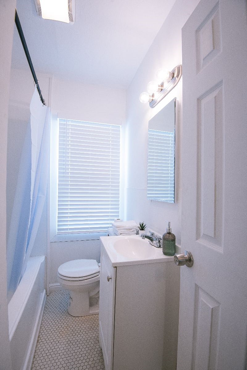 Full Bathroom