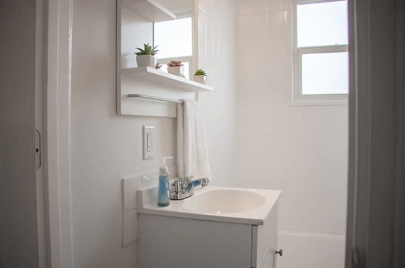 Bathroom (has shower & tub combo)