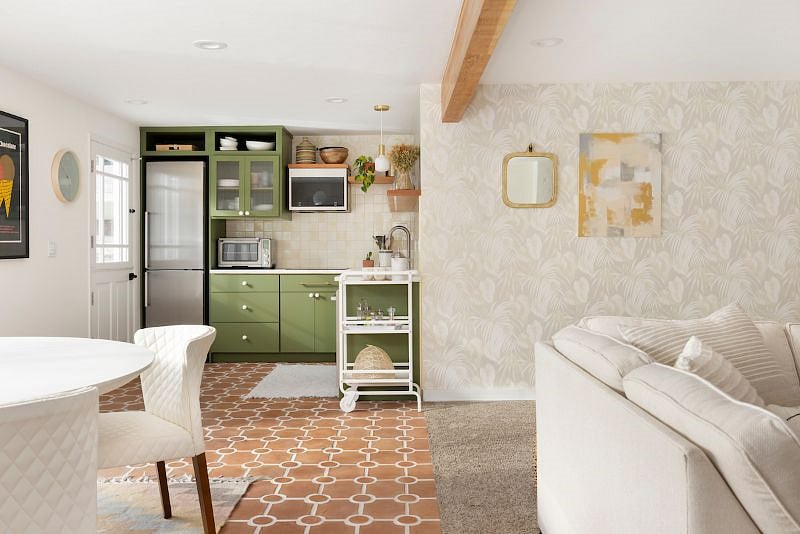Dining area and kitchen overlooking the backyard & pool