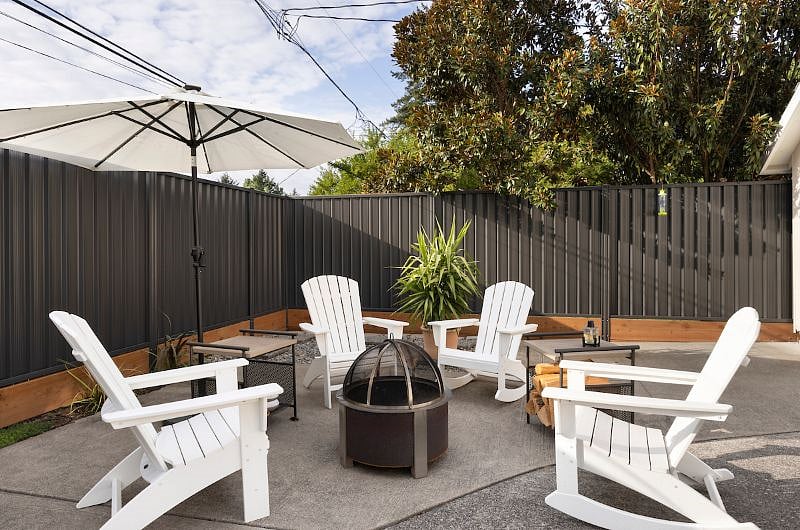 Lounge by the firepit!