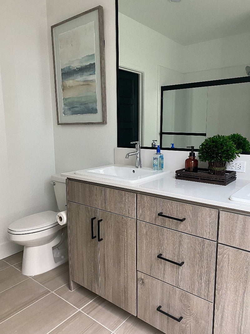 second floor en-suite bathroom