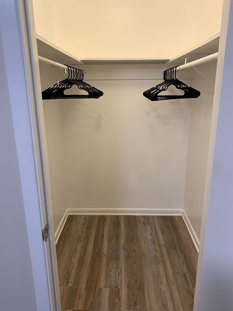 Walk in closet, plenty of space
