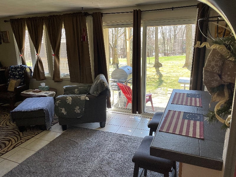 Walkout Patio with Charcoal Grill, PicNic Table, FirePit, Outdoor Pool, Hiking, Biking, 1 Queen Bedroom, 1 Full Walk-in Shower, Fully Equipped Kitchen, 2 TVS-Direct TV&Streaming, WiFi, AC, Condo Bar is a 2 minute walk and more