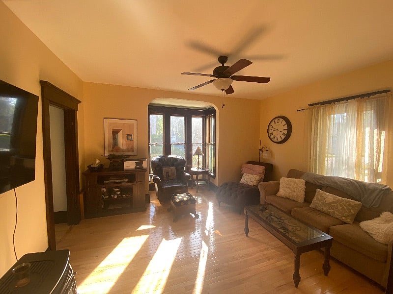 Living room with beautiful bay windows and Samsung SmartTV