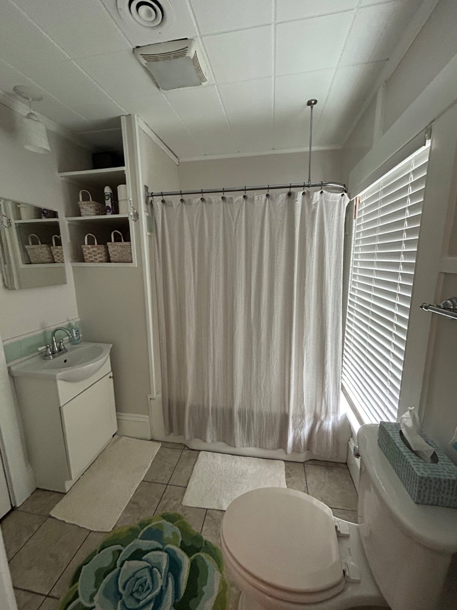 Ensuite master bathroom