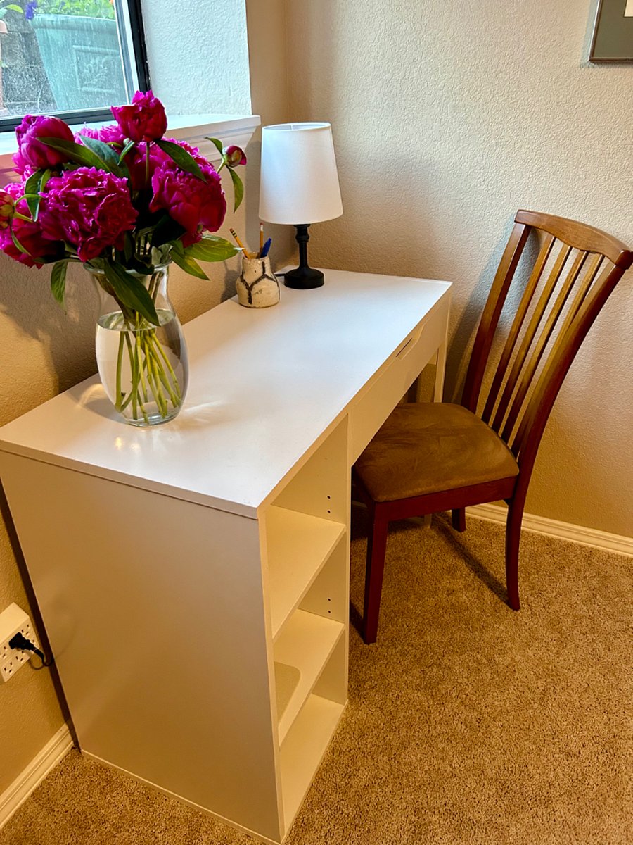 Desk in BR 1