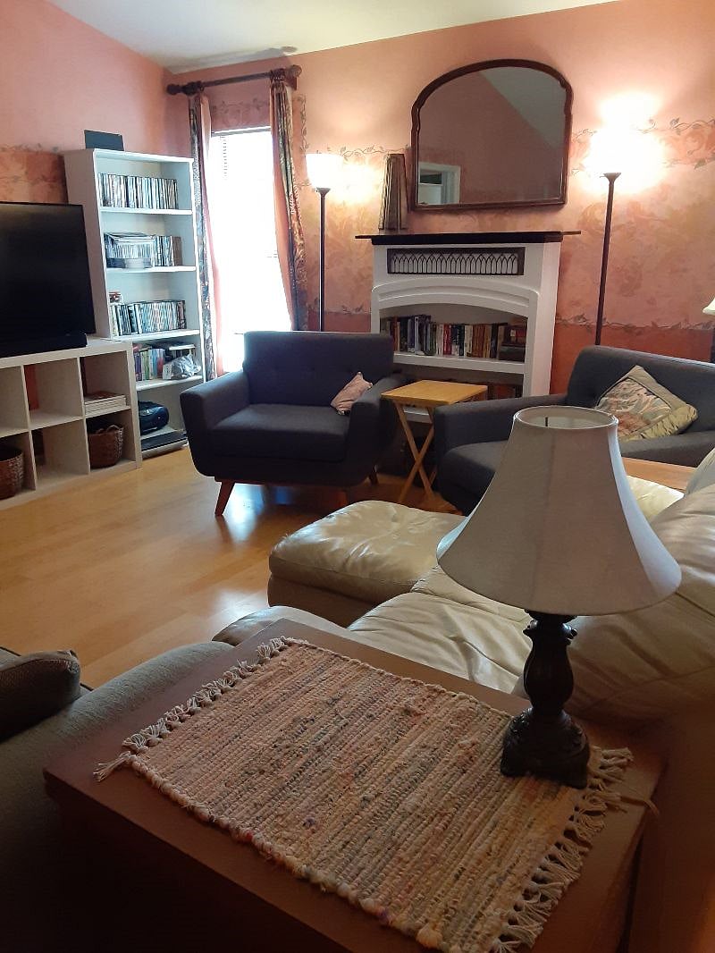 FAMILY/TV ROOM